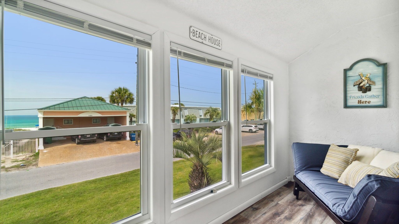 Photo of Livingroom in Silver Sands Beach