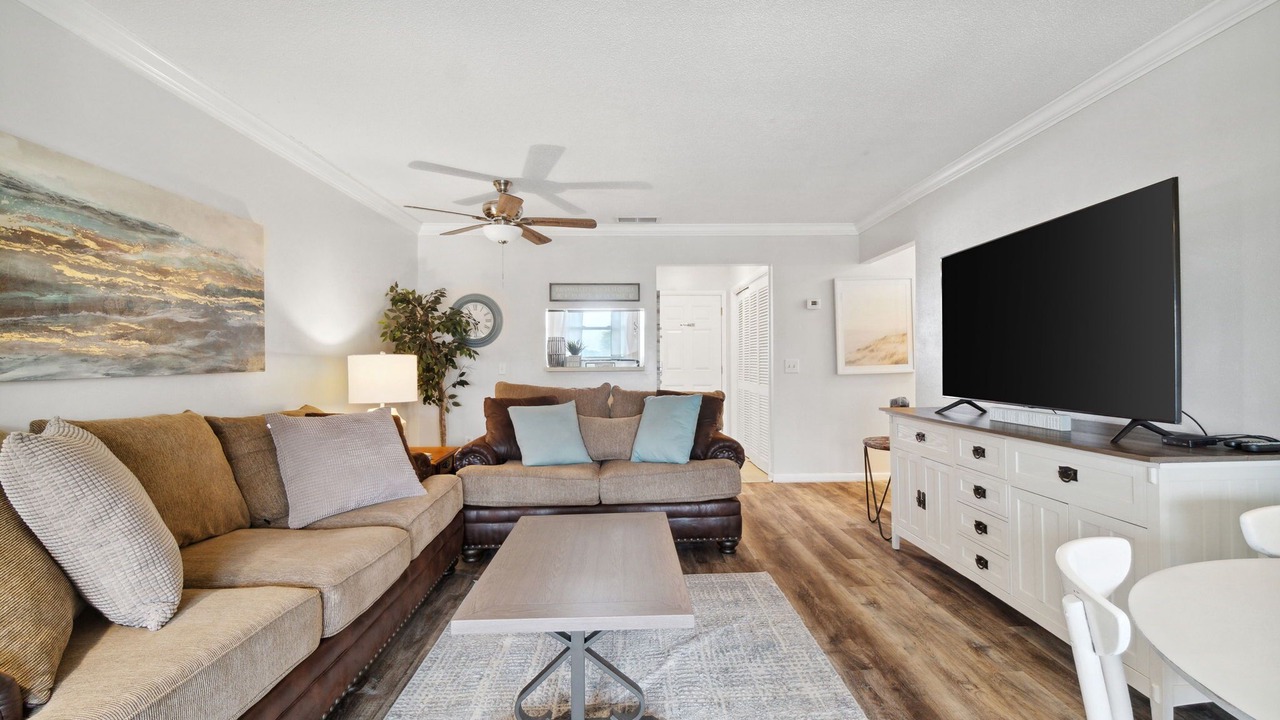 Photo of Livingroom in Silver Sands Beach