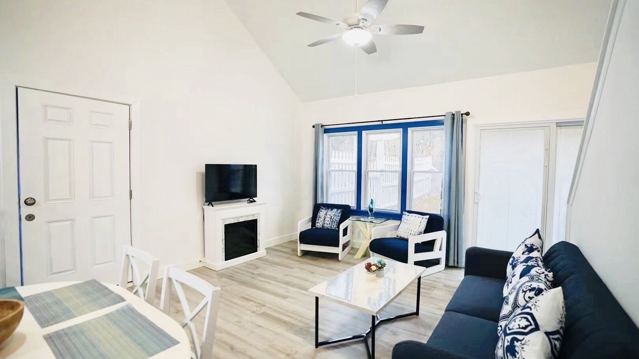 Photo of Livingroom in Chapel Hill