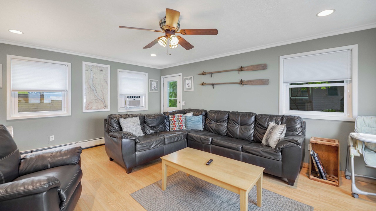 Photo of Livingroom in Seneca Falls