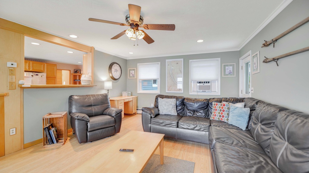 Photo of Livingroom in Seneca Falls