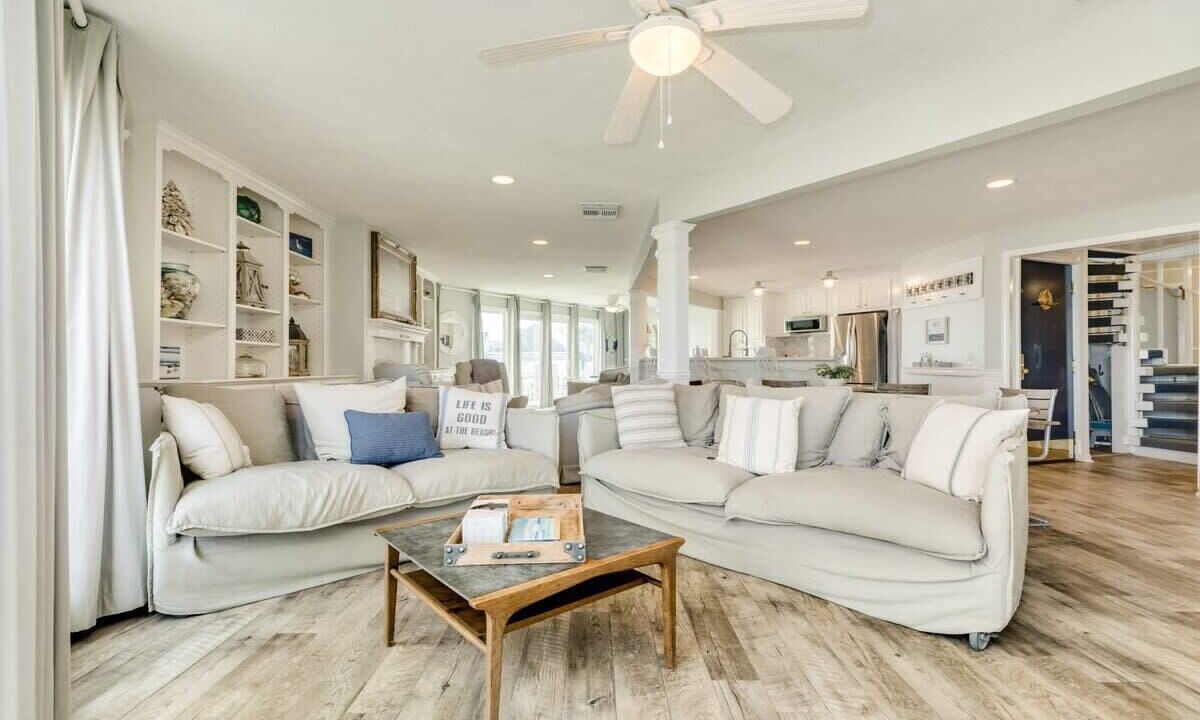 Photo of Livingroom in Pirates Beach
