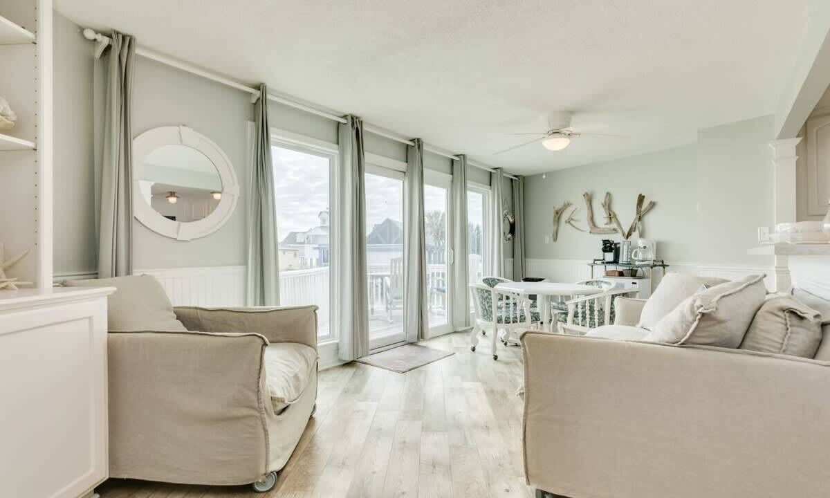 Photo of Livingroom in Pirates Beach