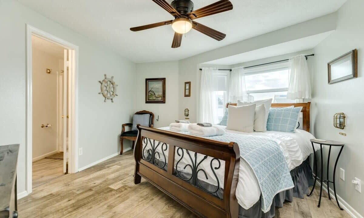 Photo of Bedroom in Pirates Beach