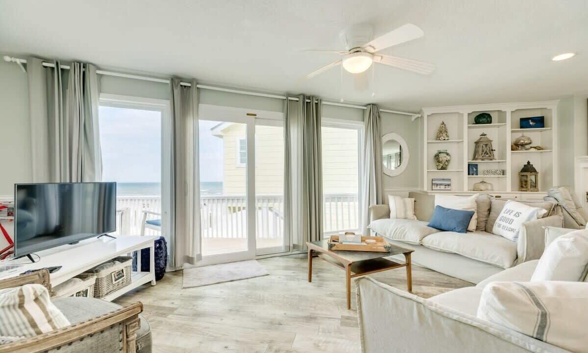Photo of Livingroom in Pirates Beach