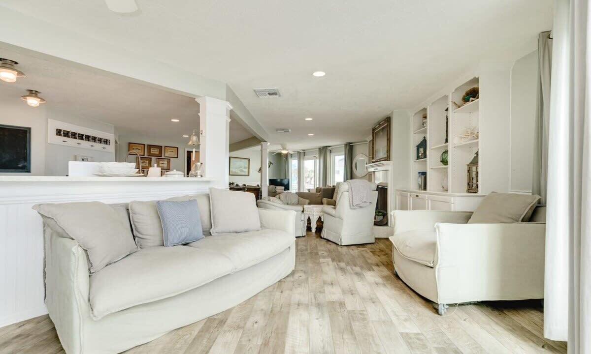 Photo of Livingroom in Pirates Beach