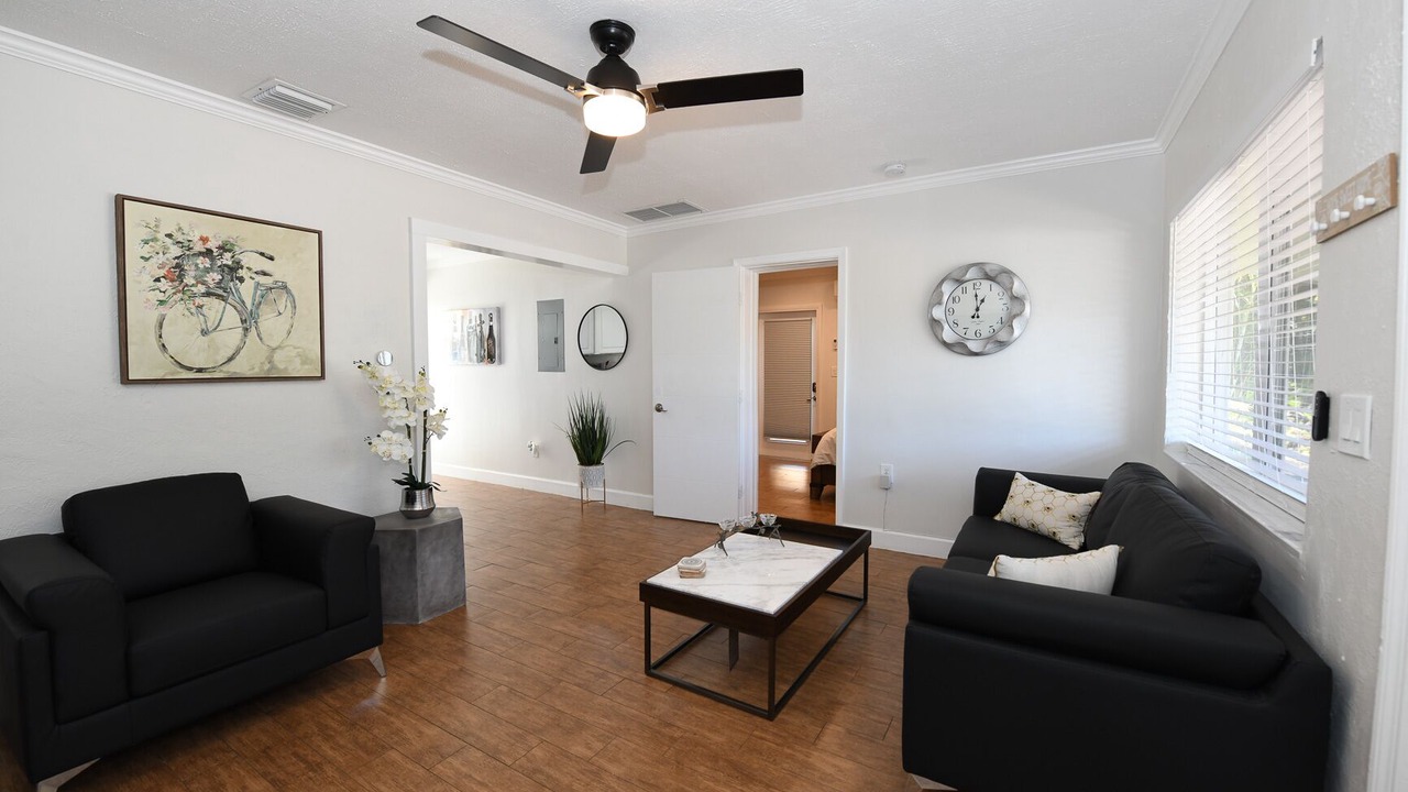 Photo of Livingroom in North Andrews Gardens