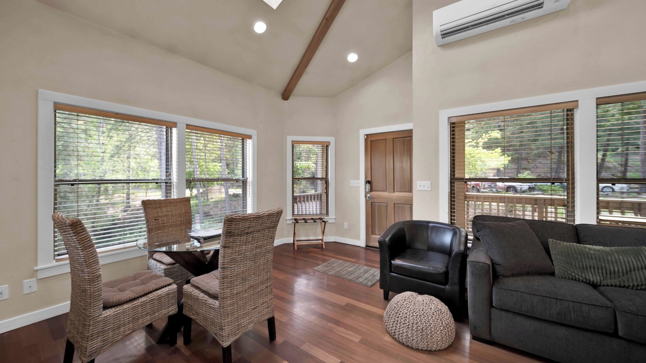 Photo of Livingroom in O'Brien