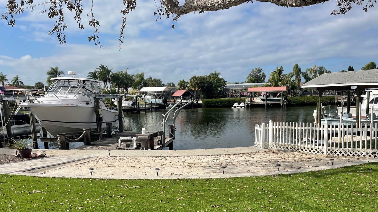 Photo of Others in Apollo Beach