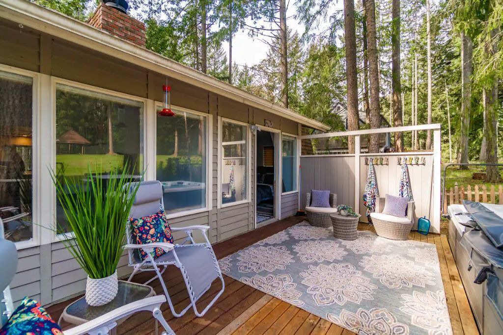 Photo of Patio Balcony in Anderson Island