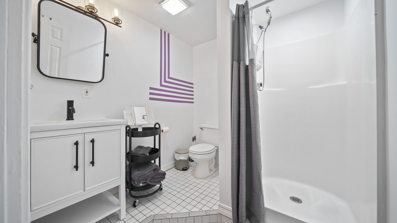 Photo of Bathroom in Cherry Street