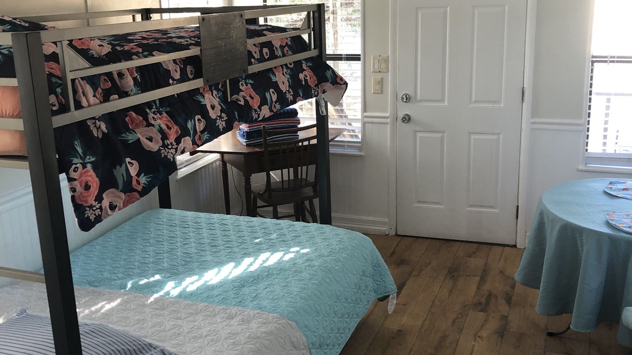 Photo of Bedroom in Leon Junction