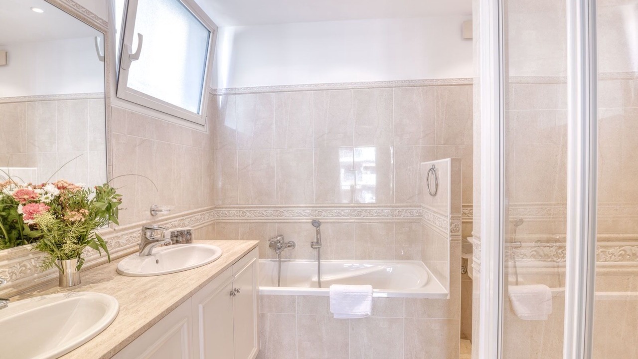 Photo of Bathroom in Les Baumettes