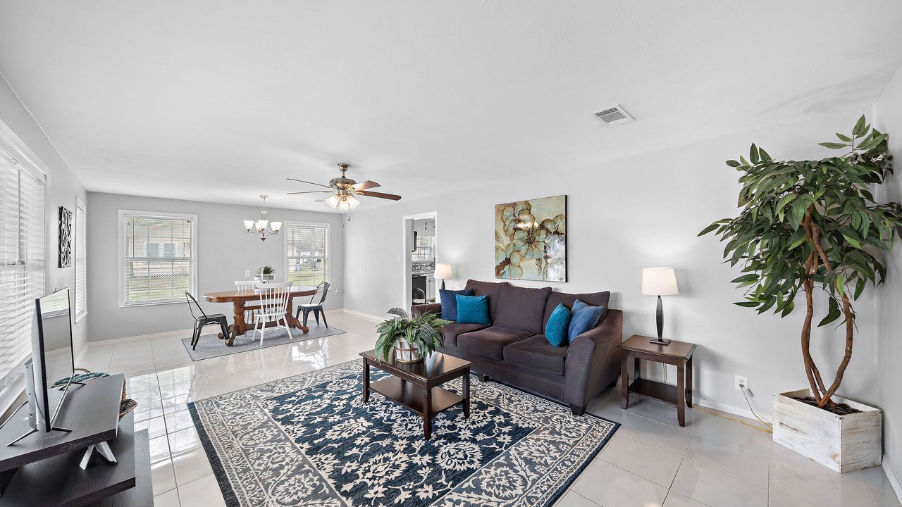 Photo of Livingroom in Baytown