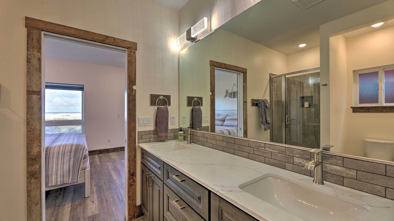 Photo of Bathroom in Waldport