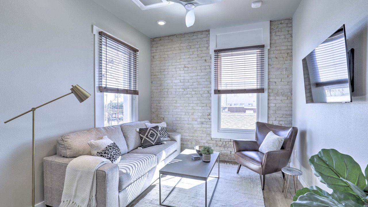 Photo of Livingroom in Downtown