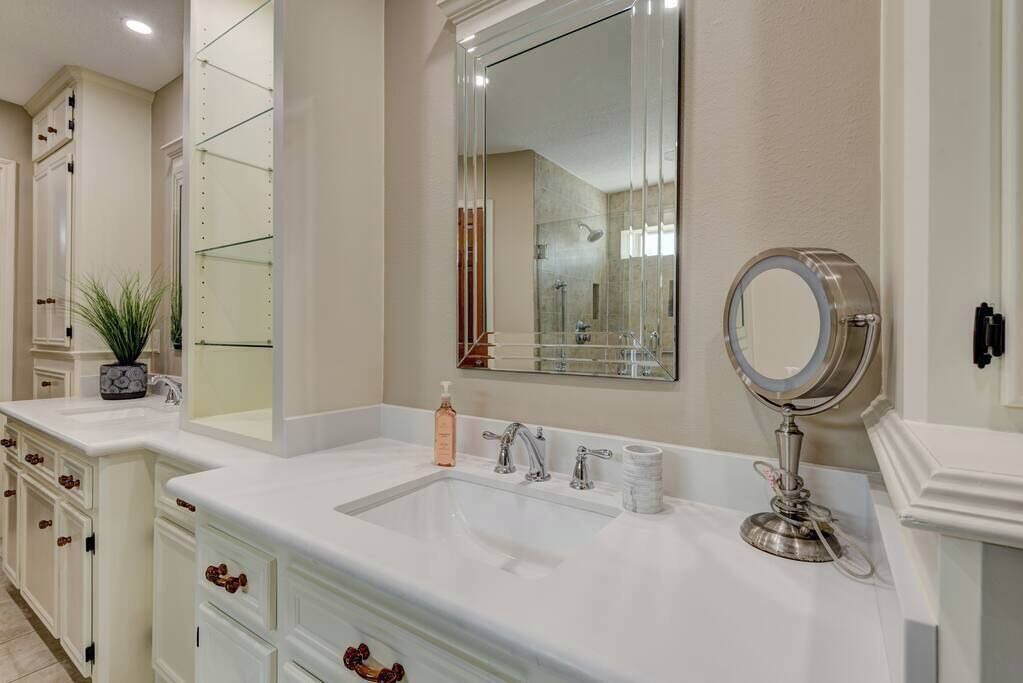 Photo of Bathroom in Wimbledon Falls