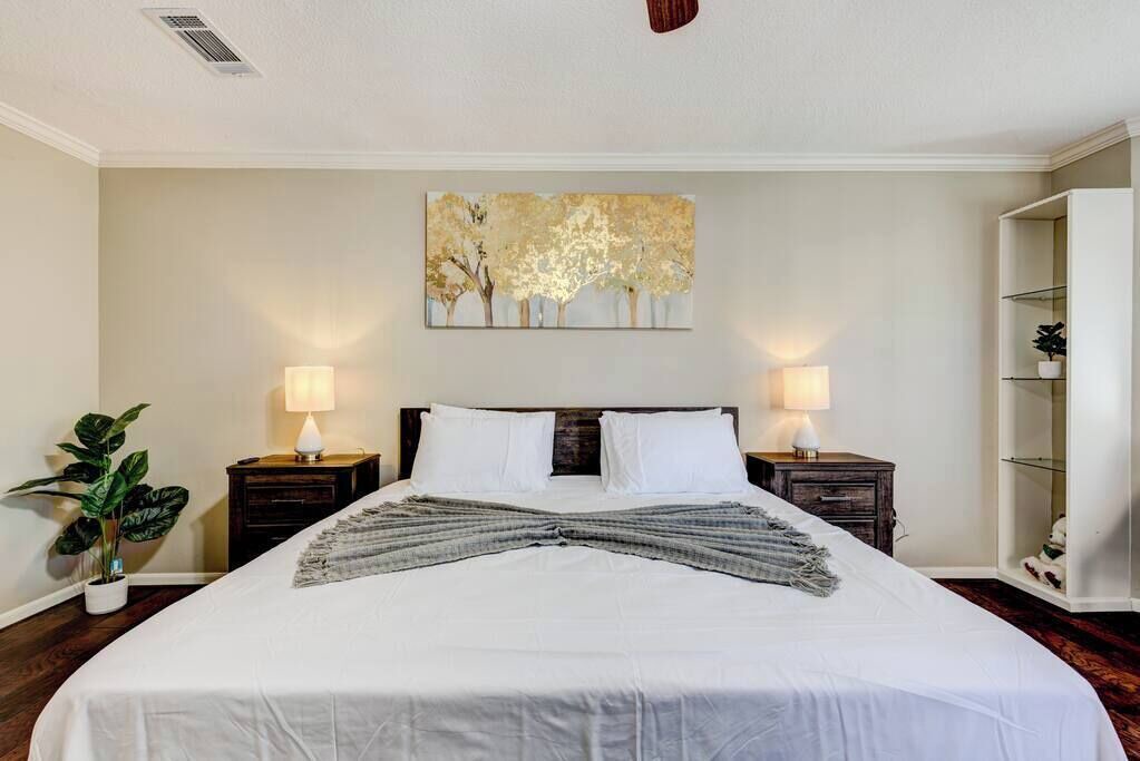 Photo of Bedroom in Wimbledon Falls