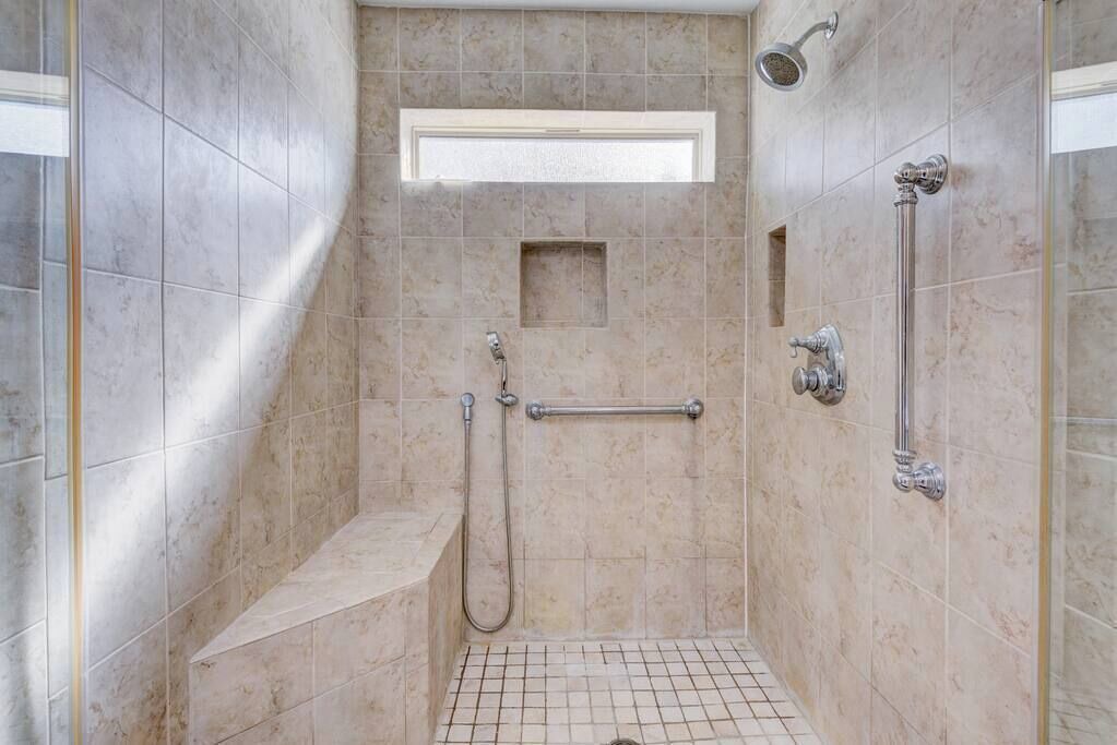 Photo of Bathroom in Wimbledon Falls