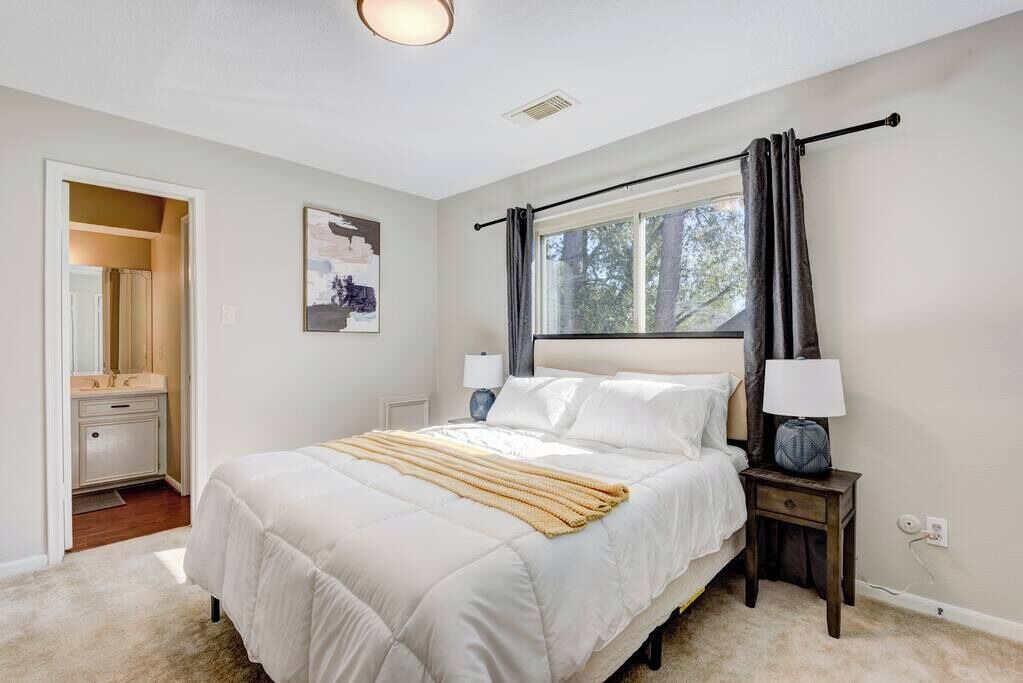 Photo of Bedroom in Wimbledon Falls