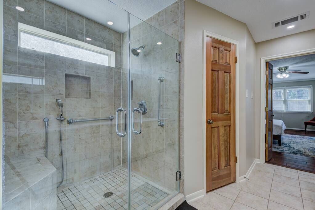 Photo of Bathroom in Wimbledon Falls