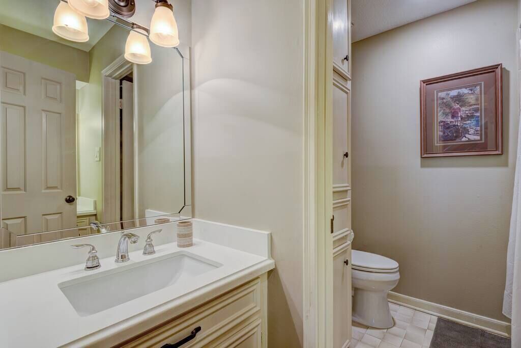 Photo of Bathroom in Wimbledon Falls
