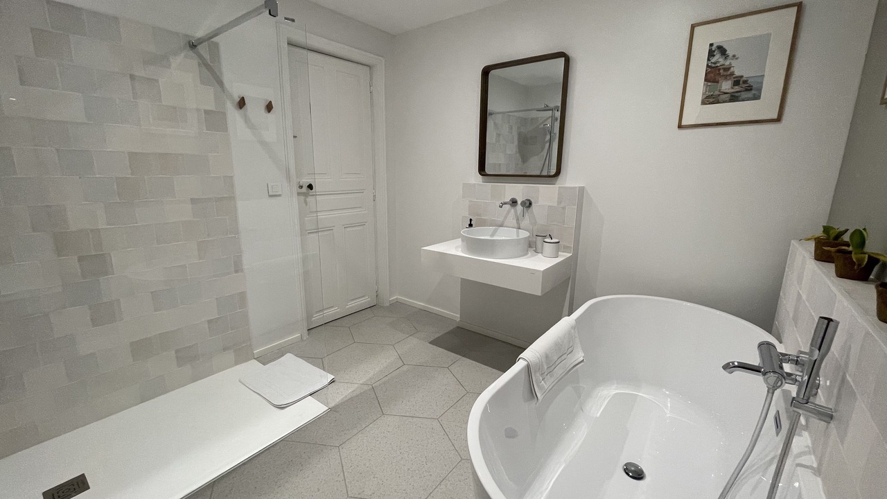 Photo of Bathroom in Saint-Laurent-d'Aigouze