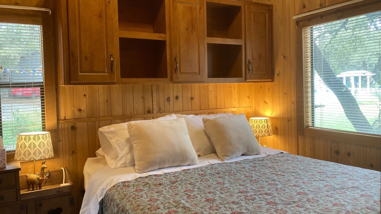 Photo of Bedroom in Far North Central