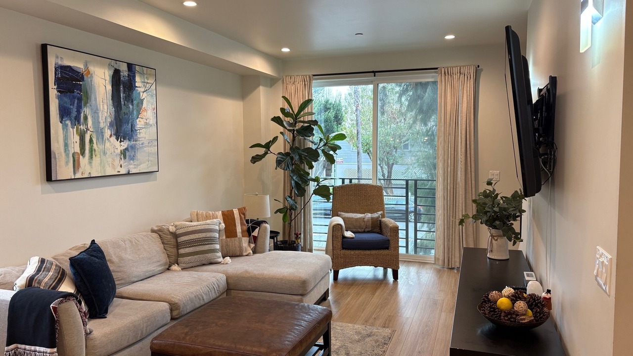 Photo of Livingroom in Sherman Oaks