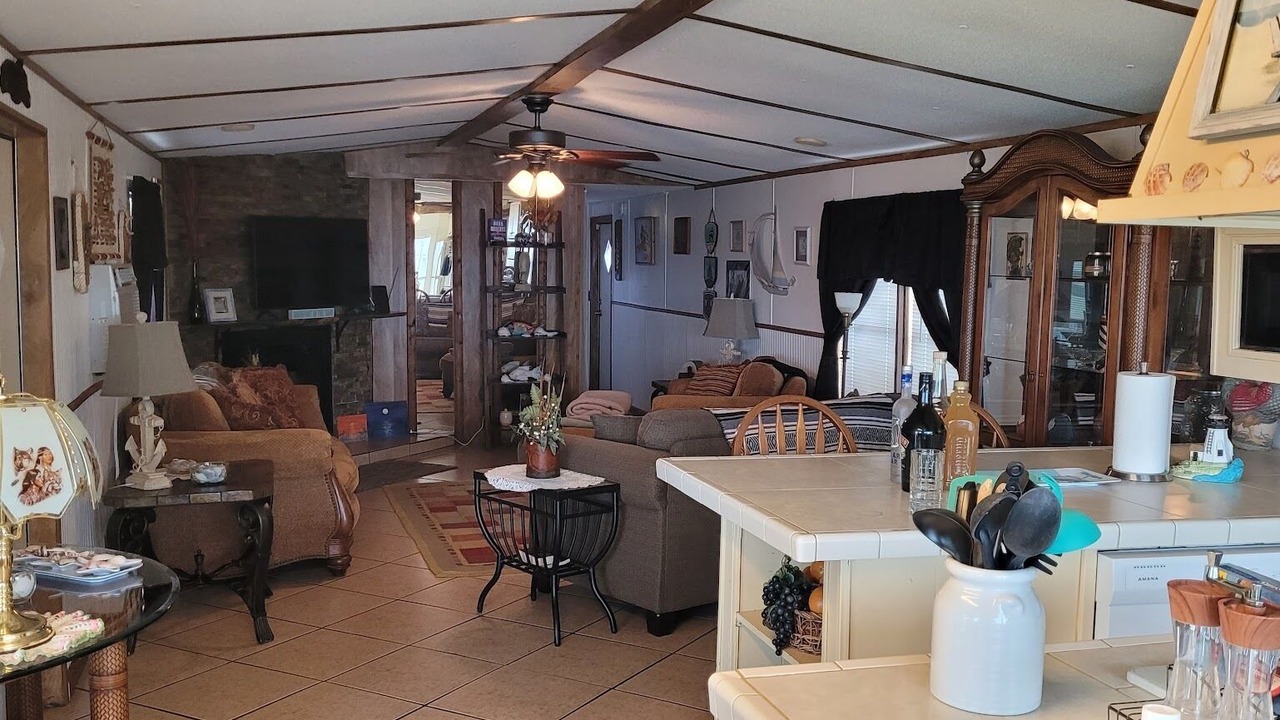 Photo of Livingroom in Oak Hill