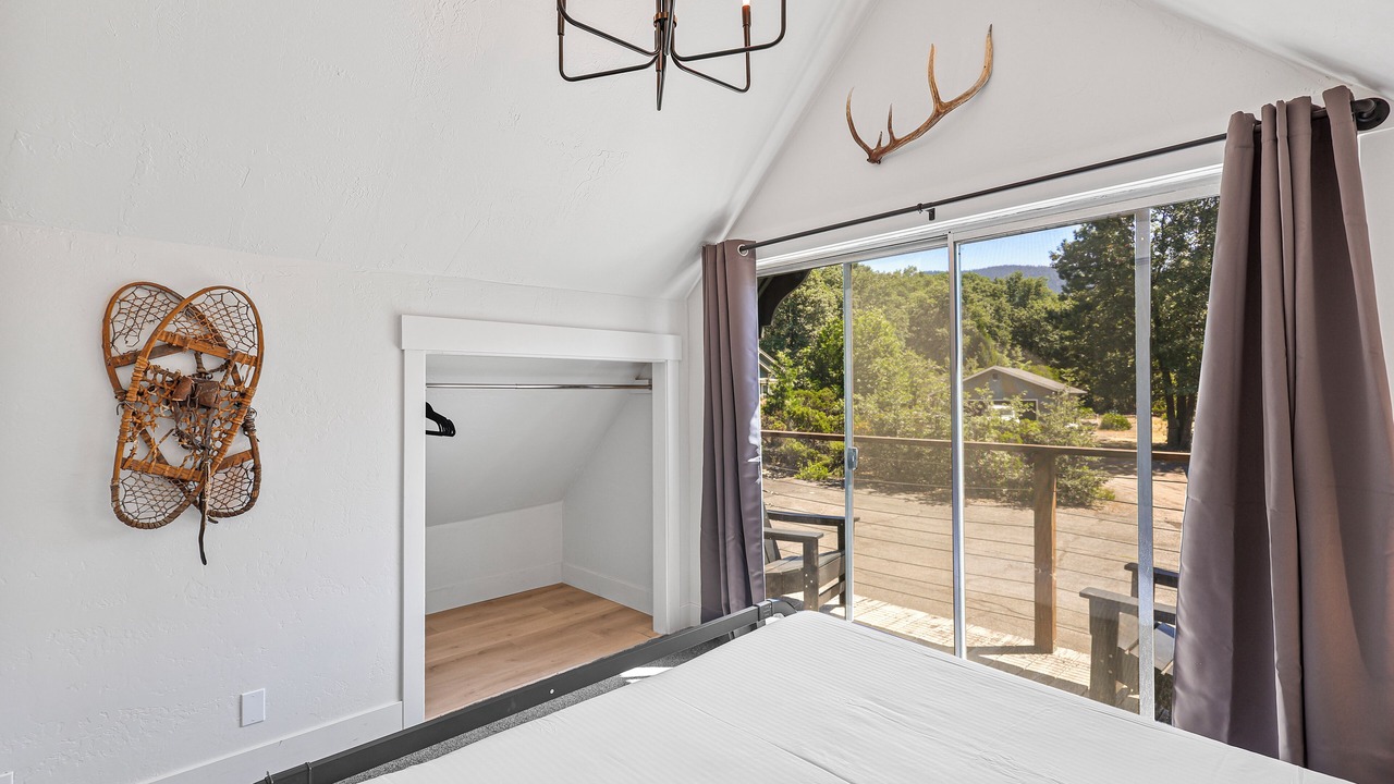 Photo of Bedroom in Mount Shasta