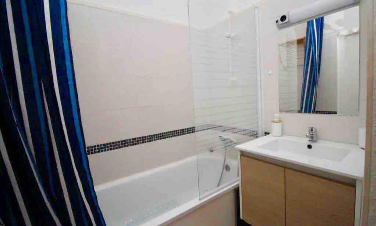 Photo of Bathroom in Le Port