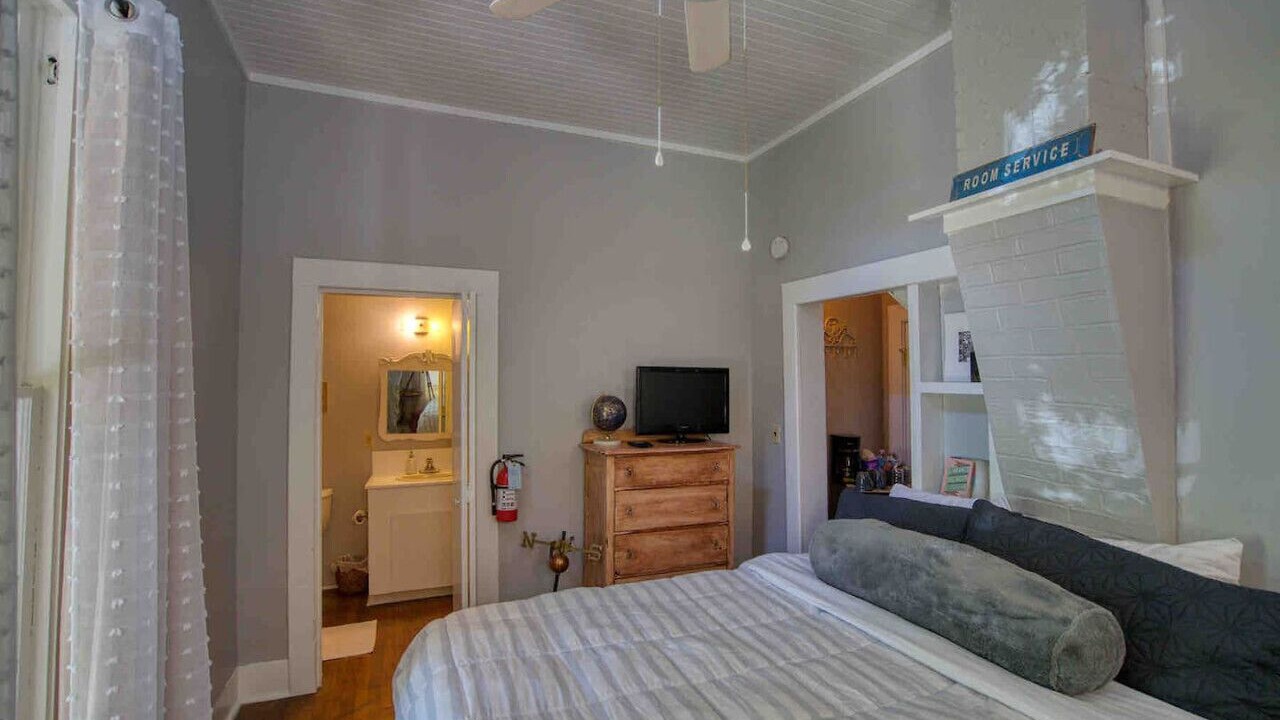 Photo of Bedroom in Eureka Springs Historic District