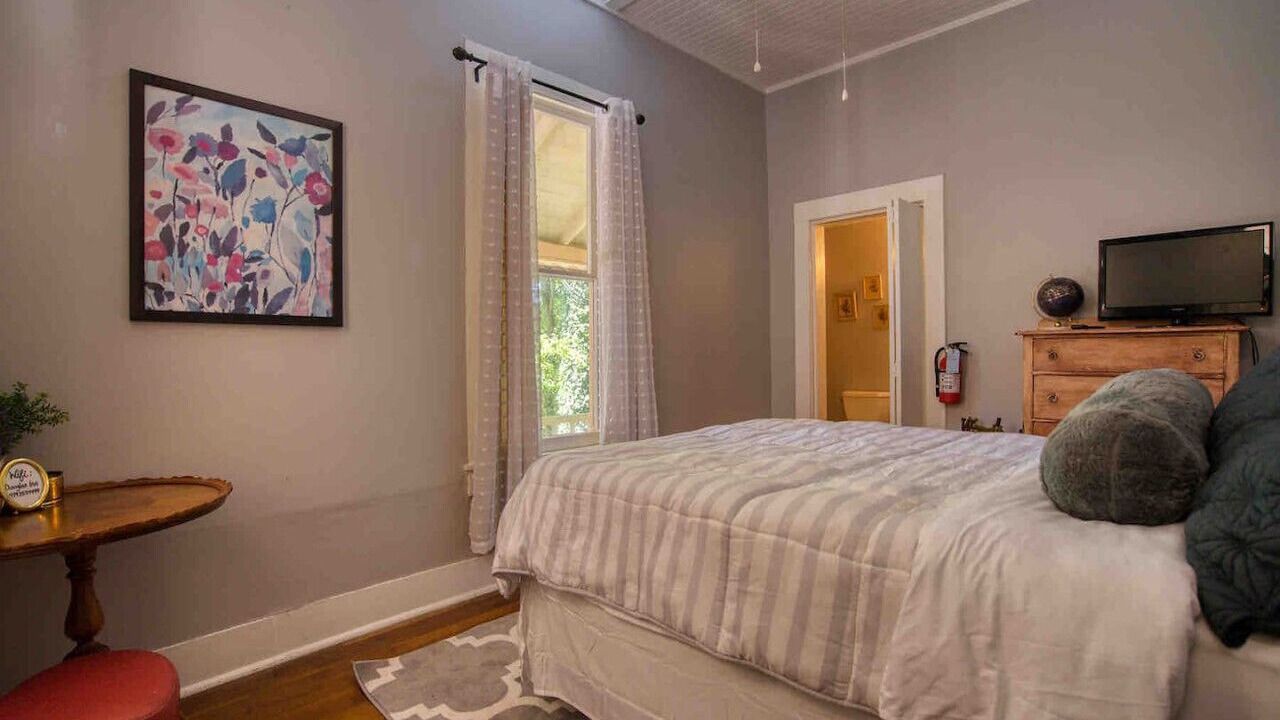 Photo of Bedroom in Eureka Springs Historic District