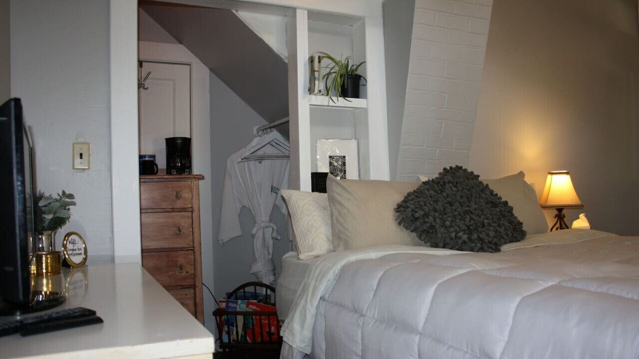 Photo of Bedroom in Eureka Springs Historic District