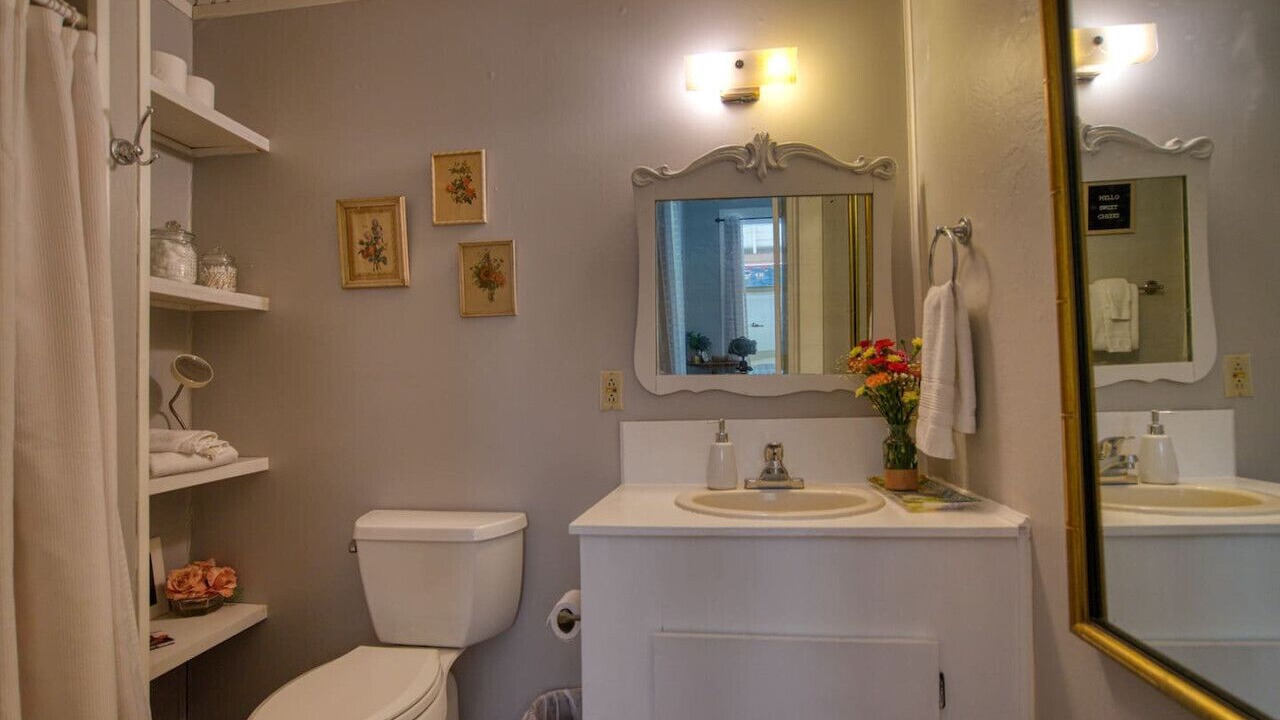 Photo of Bathroom in Eureka Springs Historic District