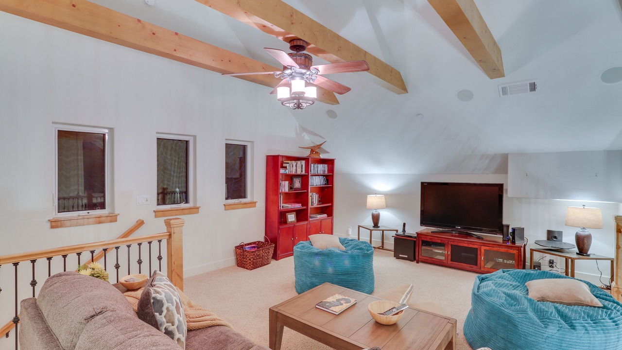 Photo of Livingroom in Blue Jay