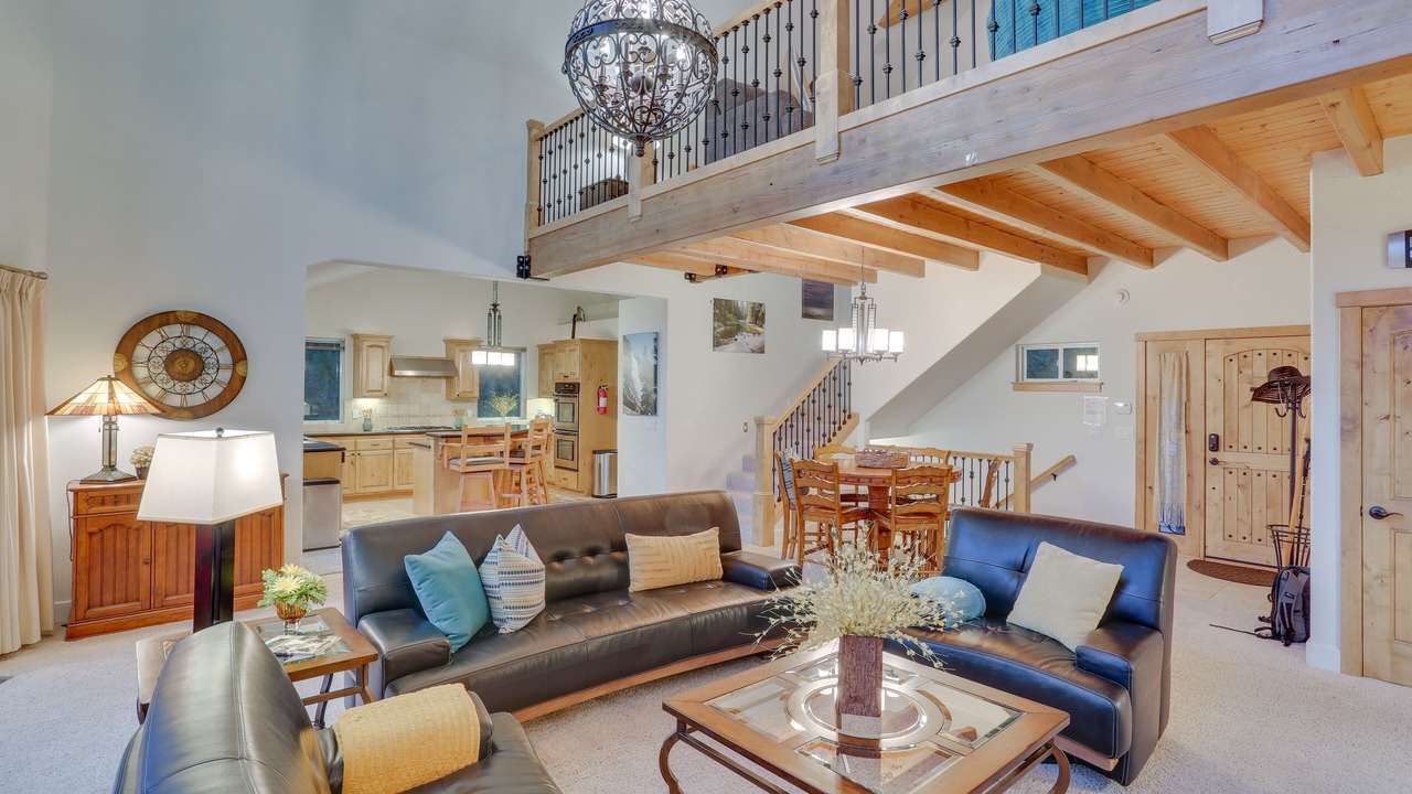Photo of Livingroom in Blue Jay
