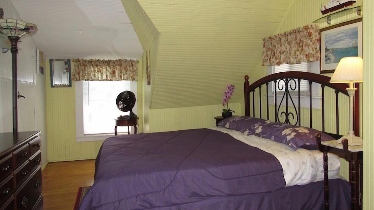 Photo of Bedroom in Falmouth Heights