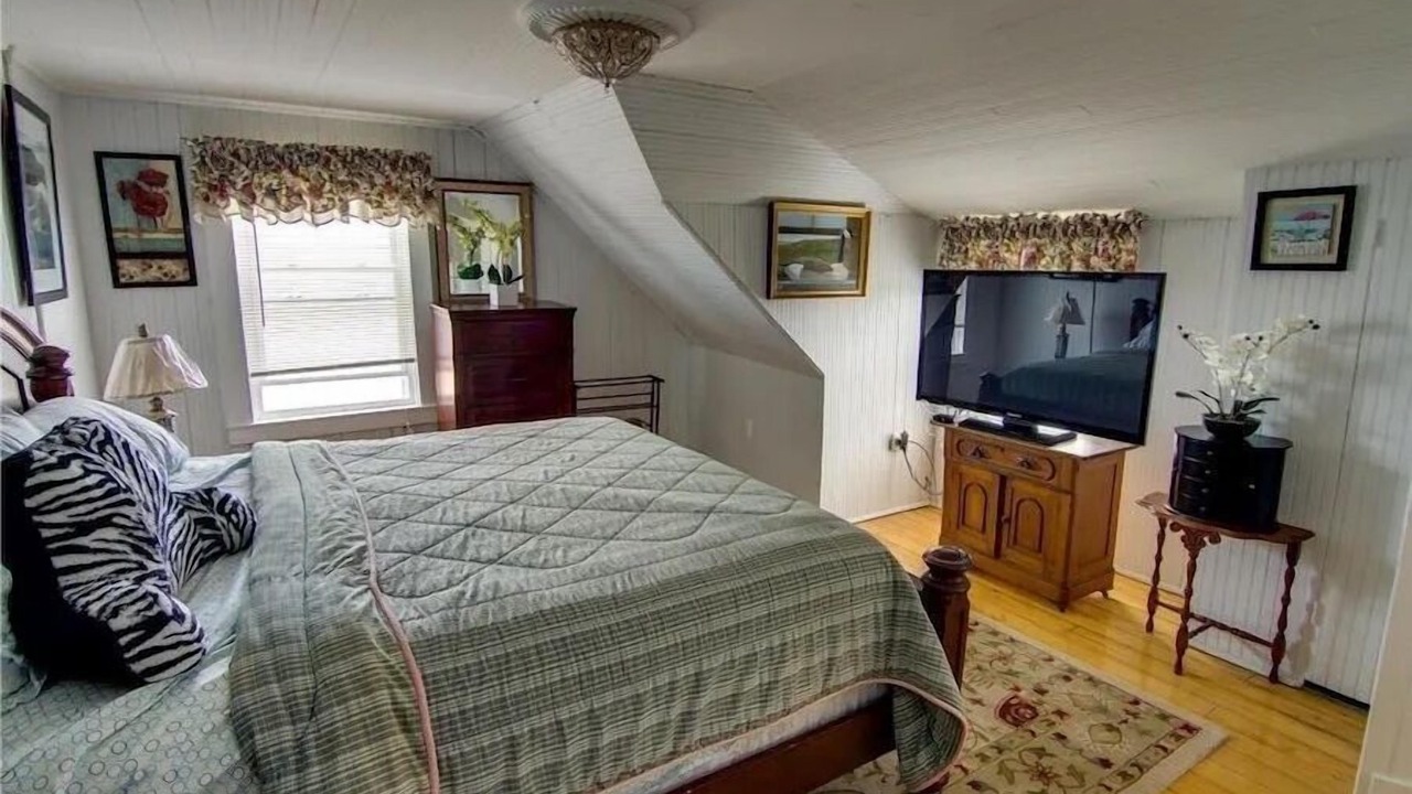 Photo of Bedroom in Falmouth Heights