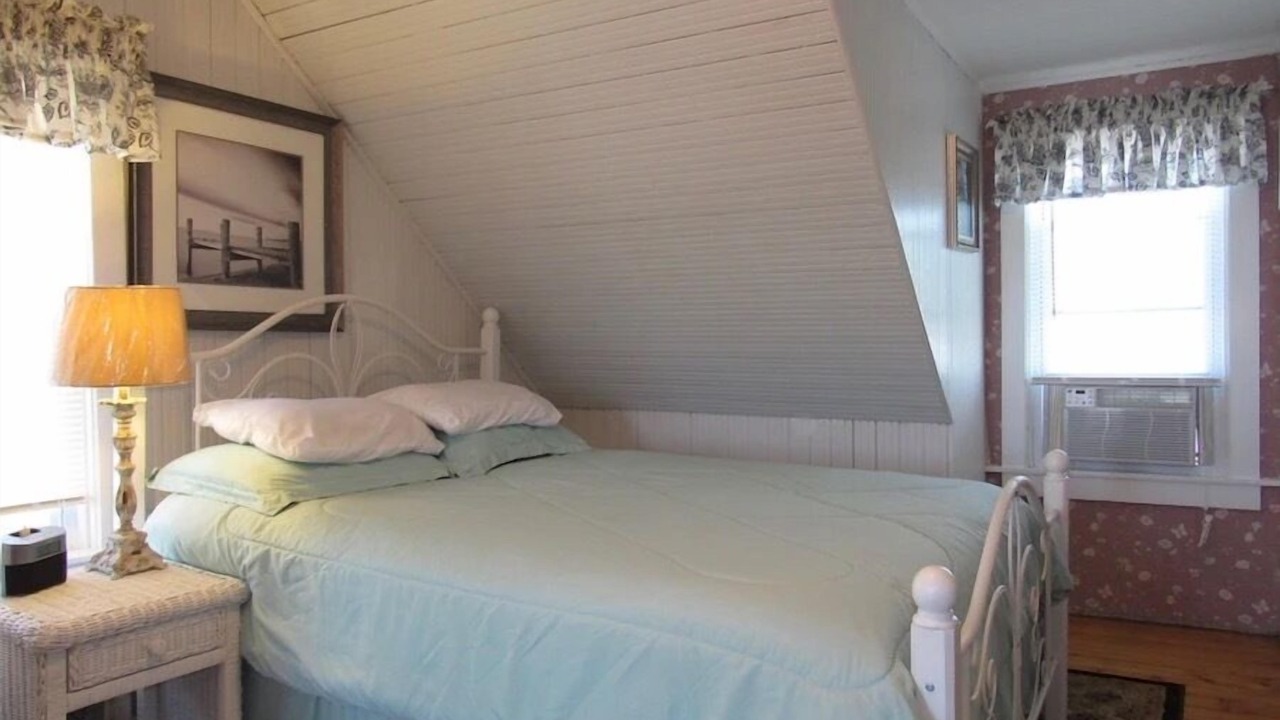 Photo of Bedroom in Falmouth Heights