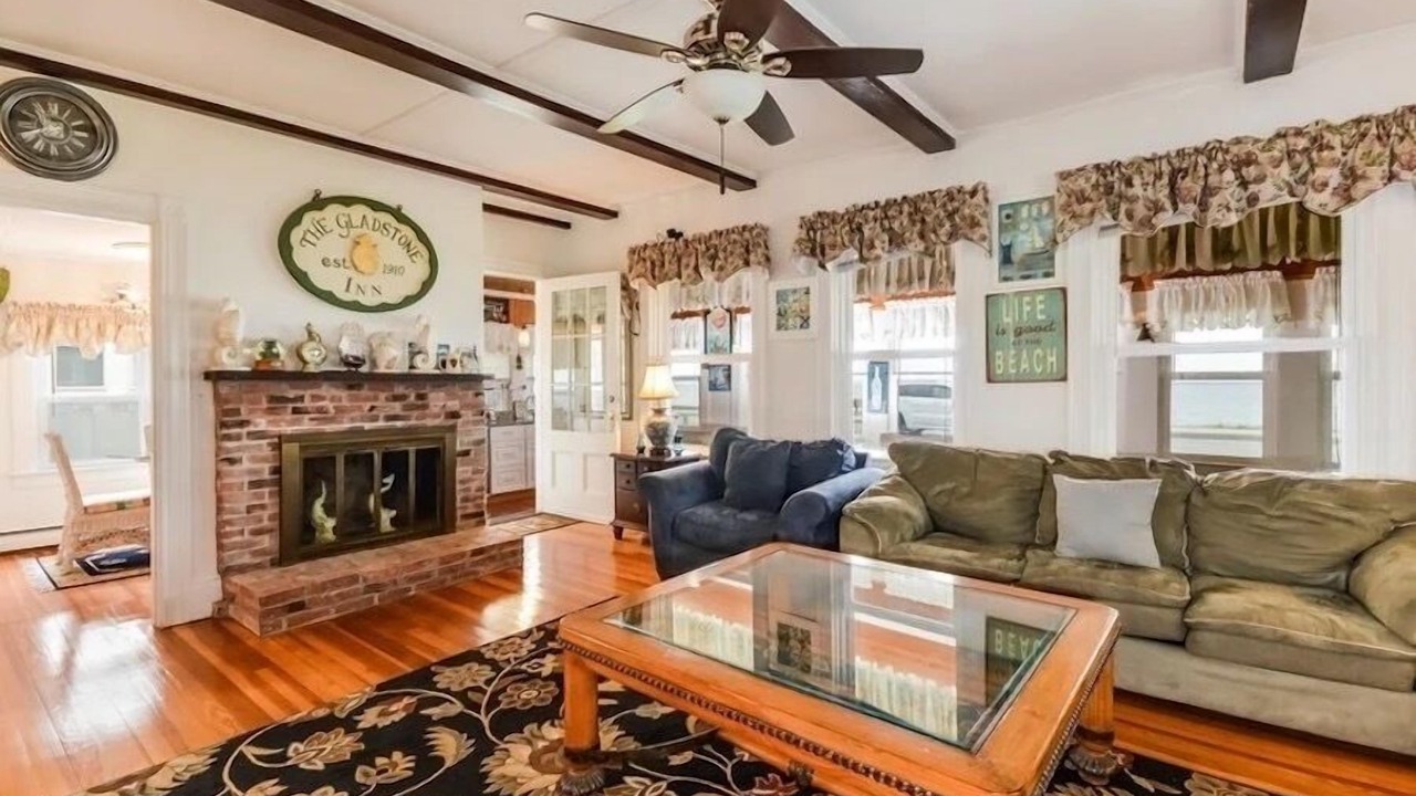 Photo of Livingroom in Falmouth Heights