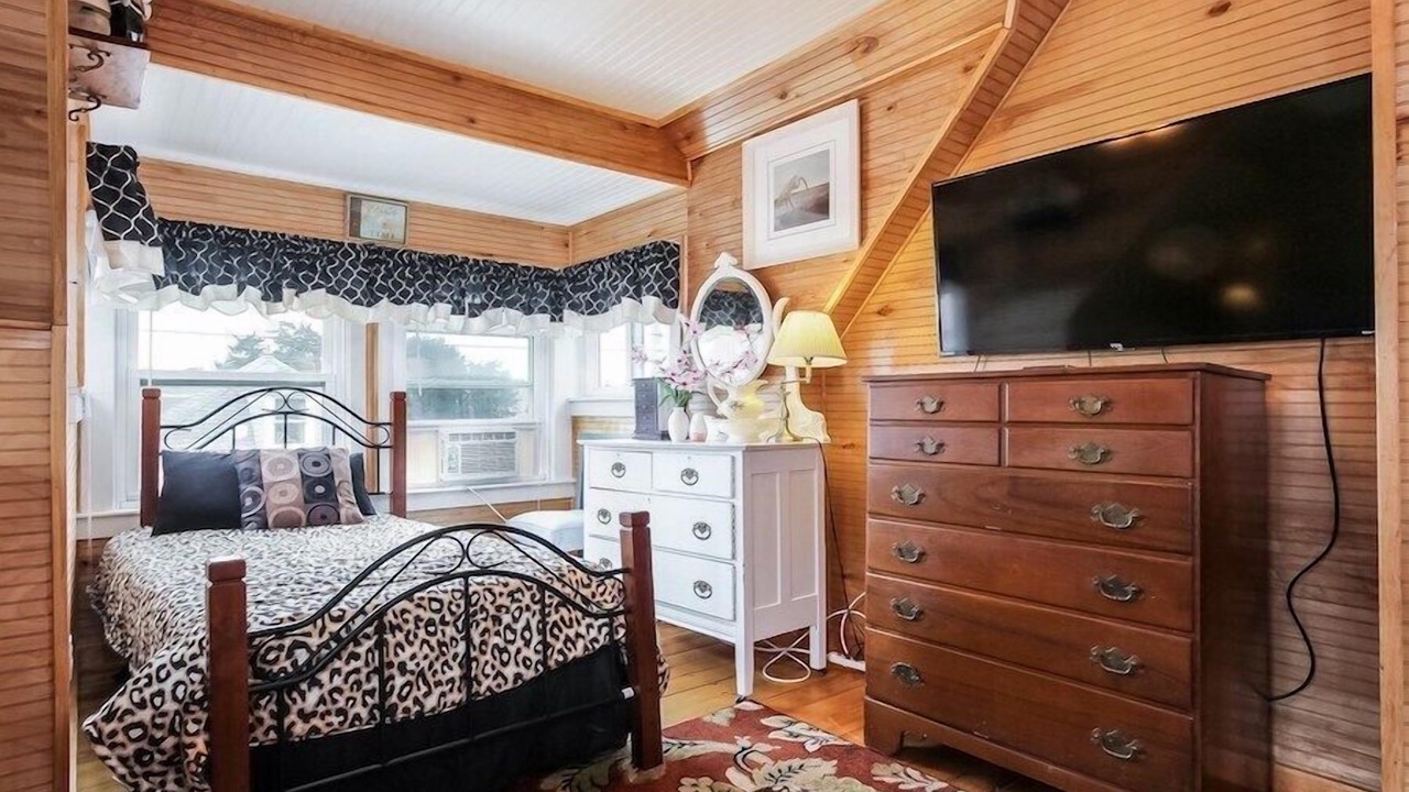 Photo of Bedroom in Falmouth Heights