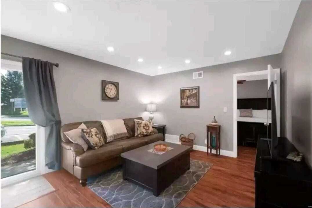 Photo of Livingroom in St. Louis