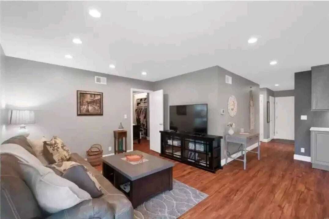 Photo of Livingroom in St. Louis