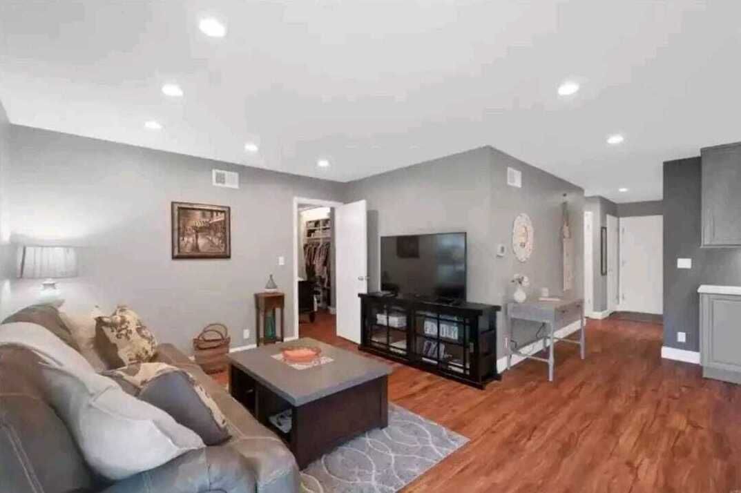 Photo of Livingroom in St. Louis