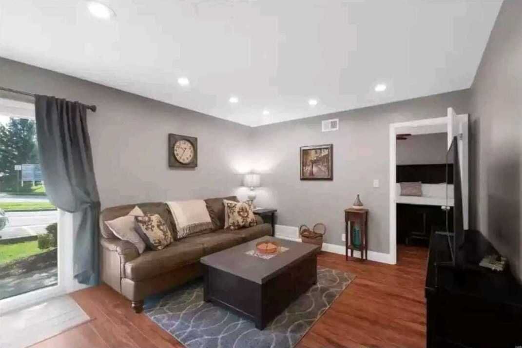 Photo of Livingroom in St. Louis