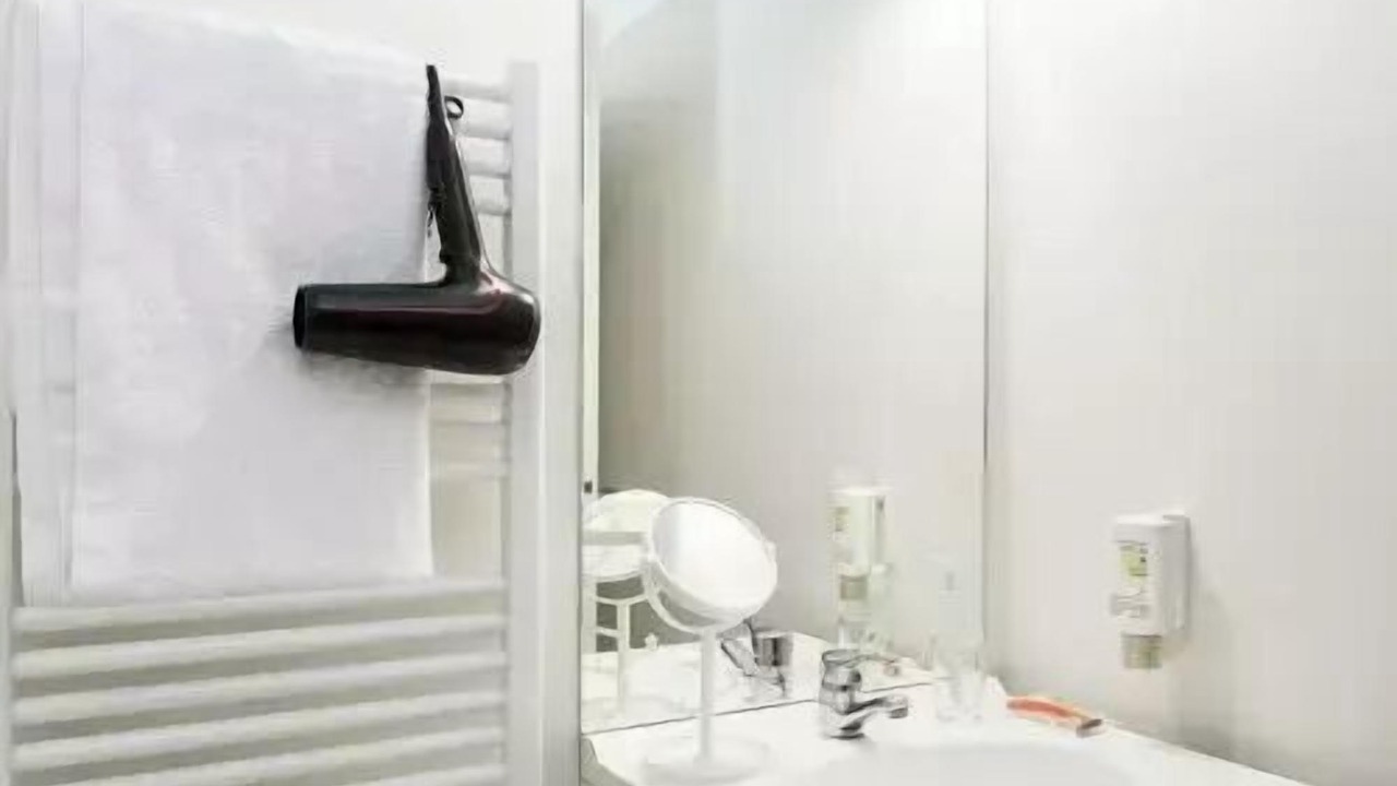 Photo of Bathroom in Clamart