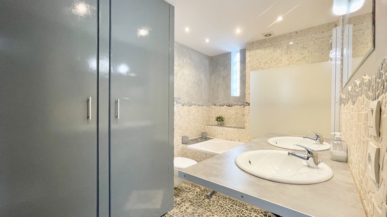 Photo of Bathroom in Quartier Exposition-Bajatiere