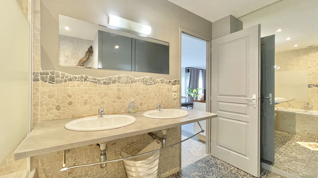 Photo of Bathroom in Quartier Exposition-Bajatiere